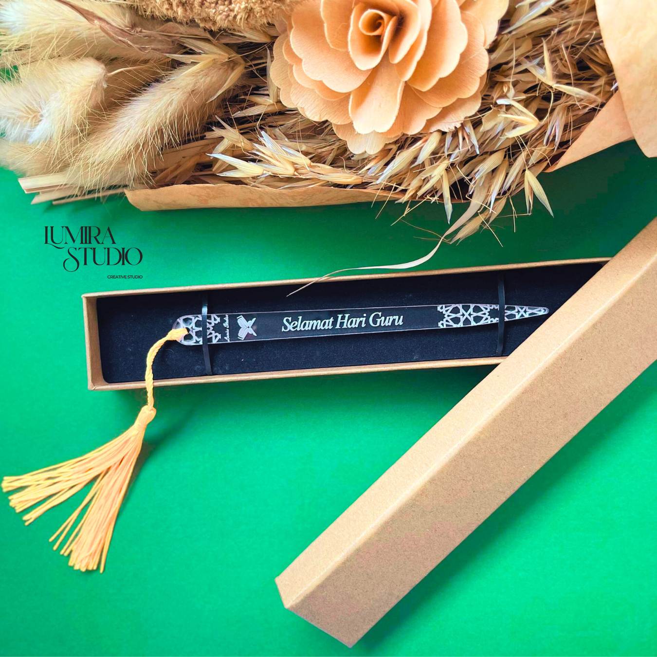 Pointer + Tassel + Box